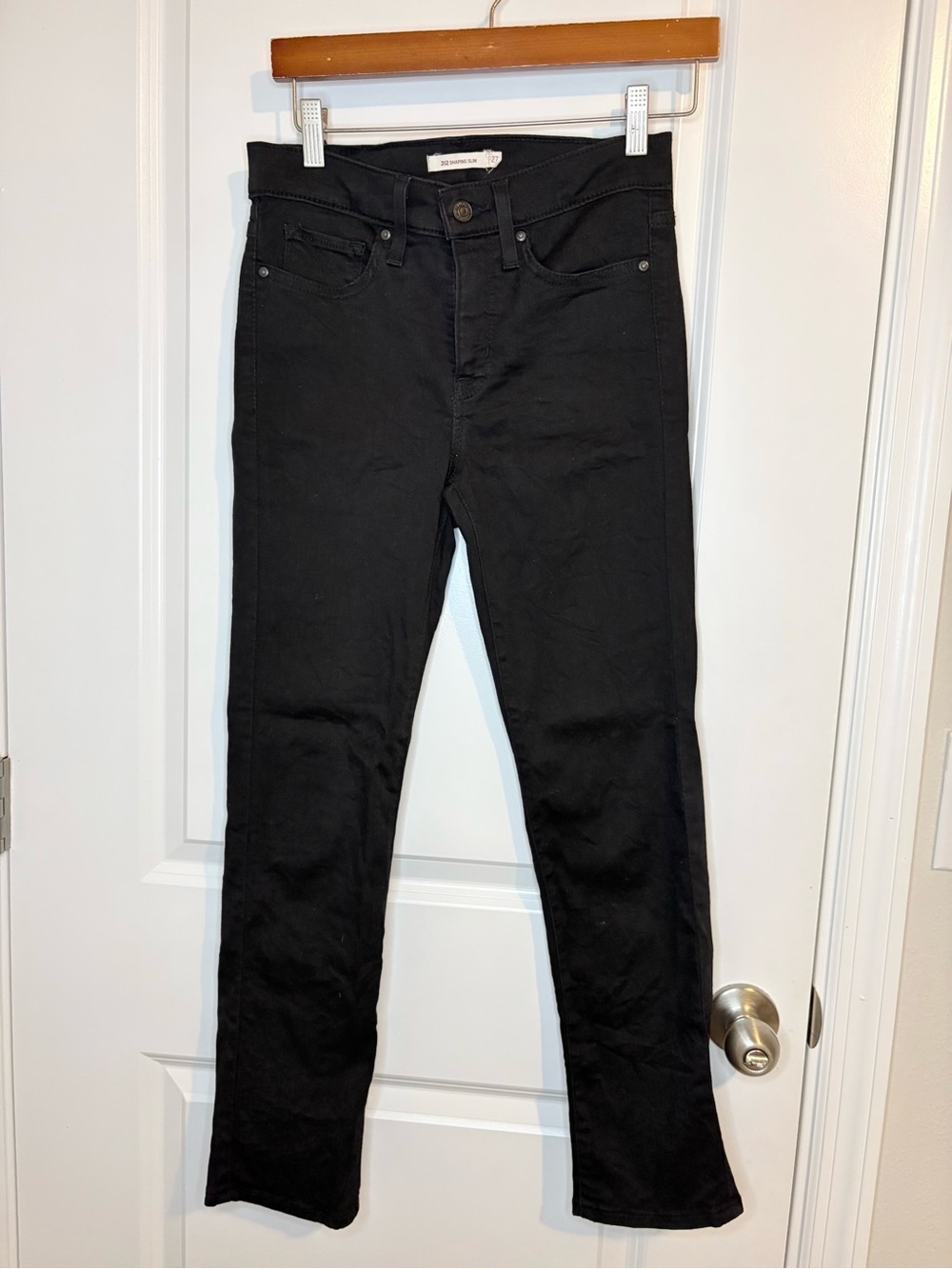 LEVI Black Women's High-Rise Straight Jeans